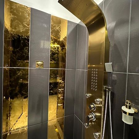 Darkhouse Versace Red Лодзь Экстерьер фото