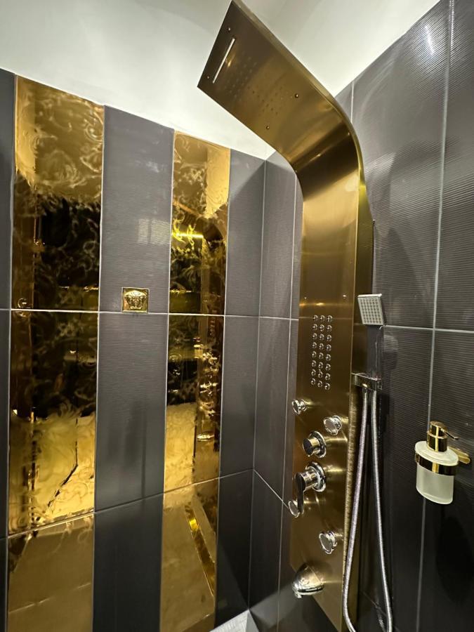Darkhouse Versace Red Лодзь Экстерьер фото